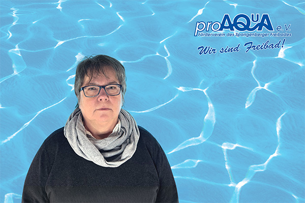 Porträt von Gritt Heinze Vorstandsmitglied des ProAqua Schwimmbads in Spangenberg.